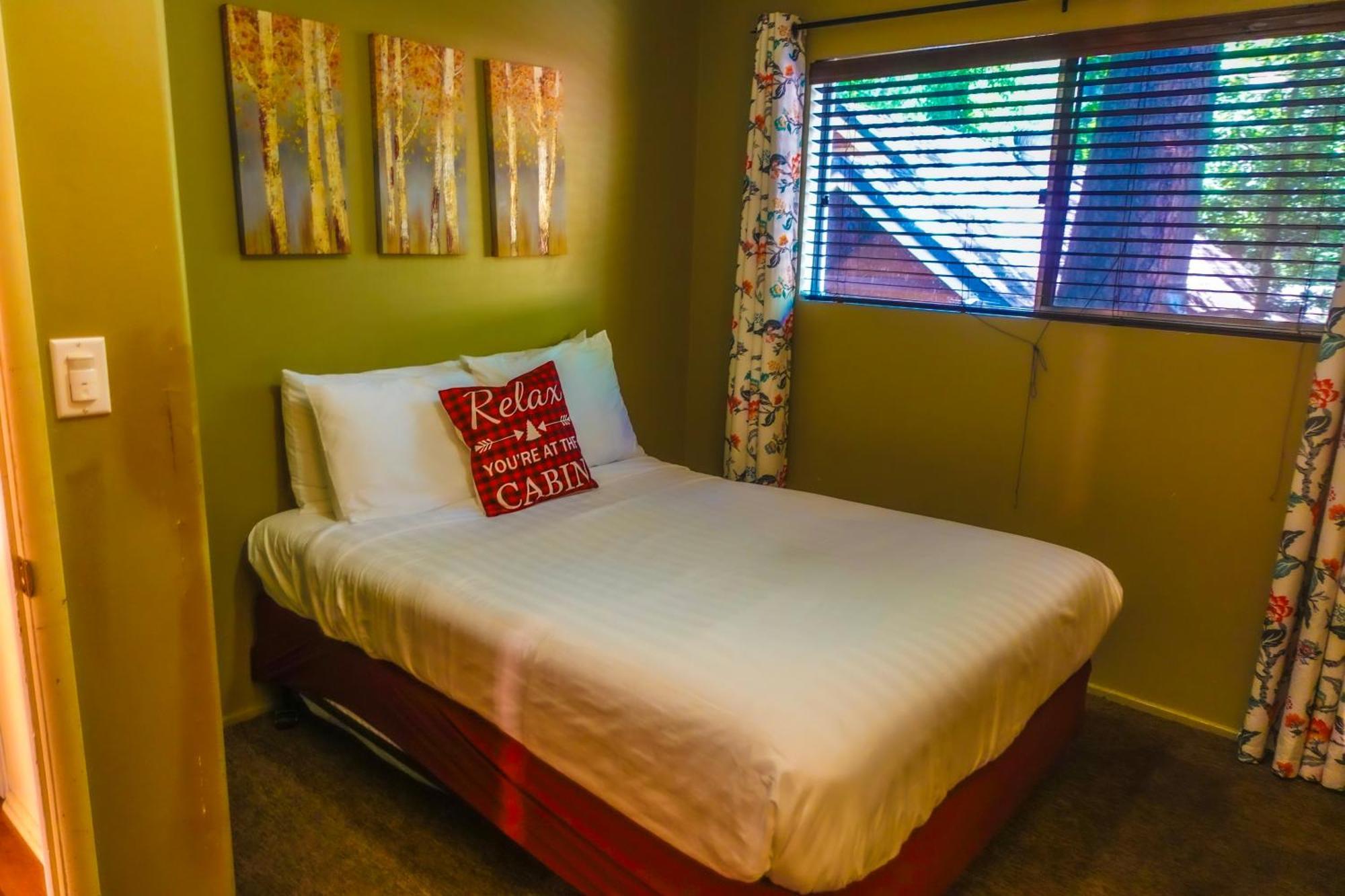 Sleepy Hollow Cabins & Hotel Crestline Luaran gambar