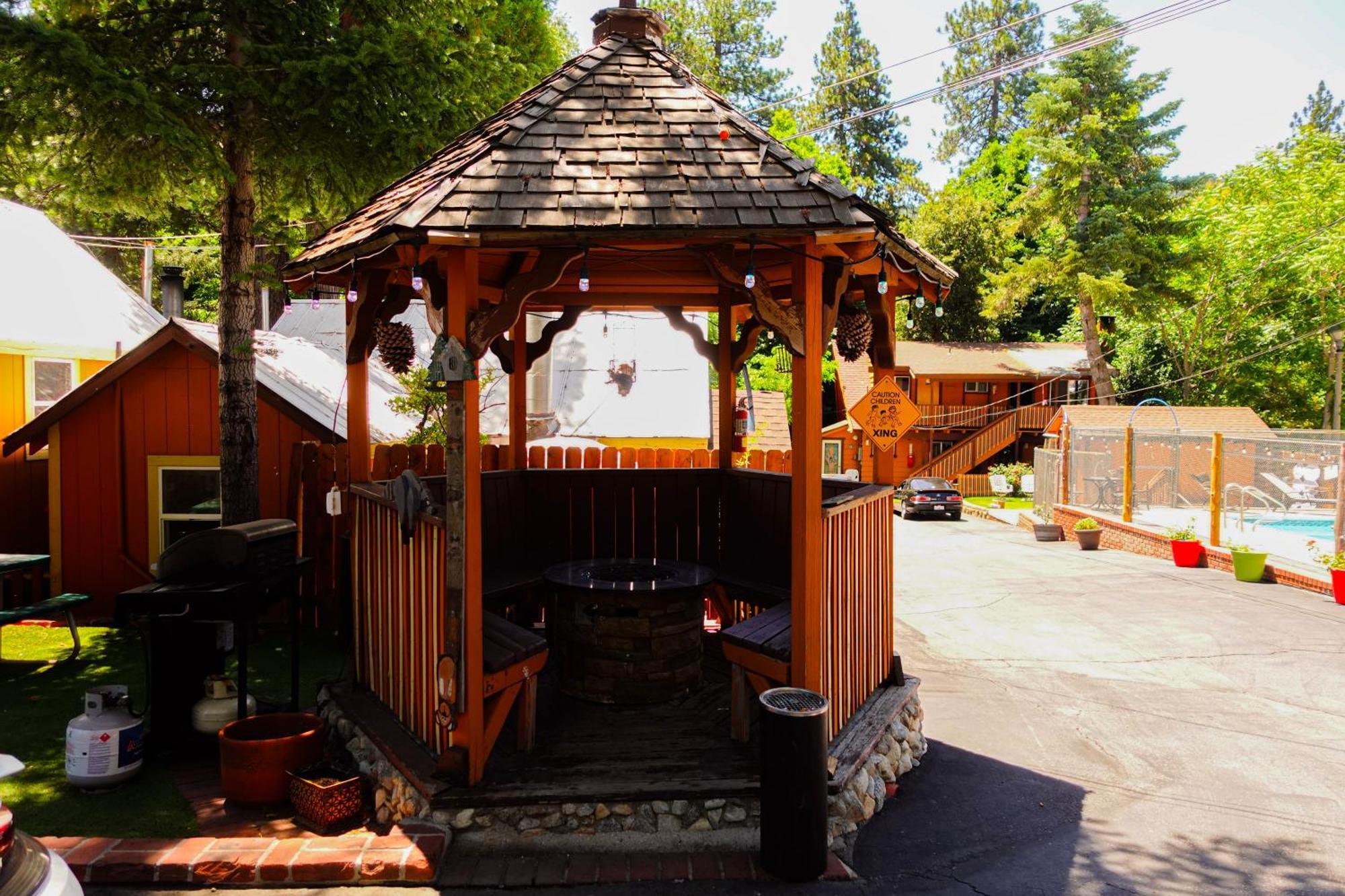 Sleepy Hollow Cabins & Hotel Crestline Luaran gambar