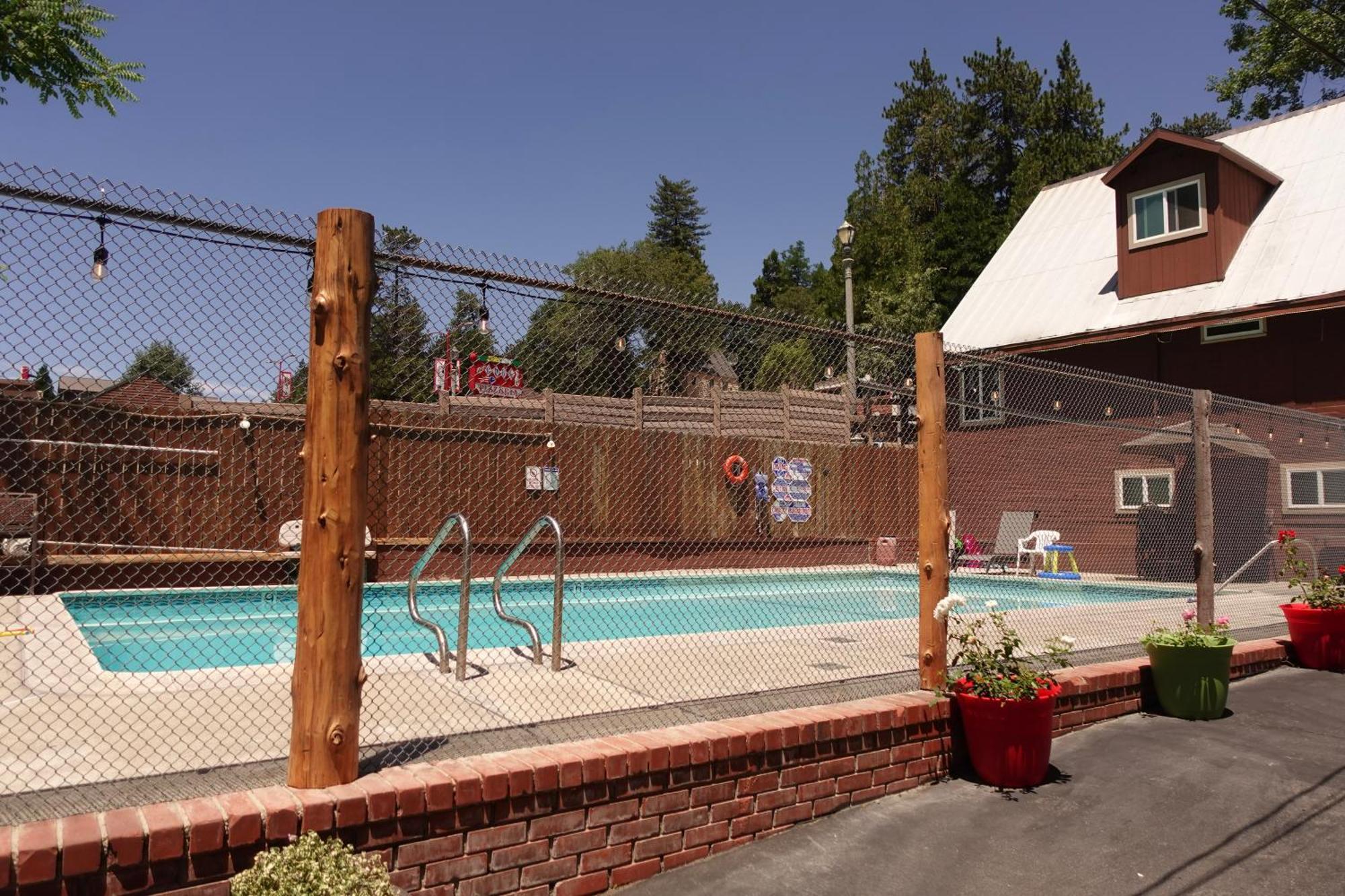 Sleepy Hollow Cabins & Hotel Crestline Luaran gambar